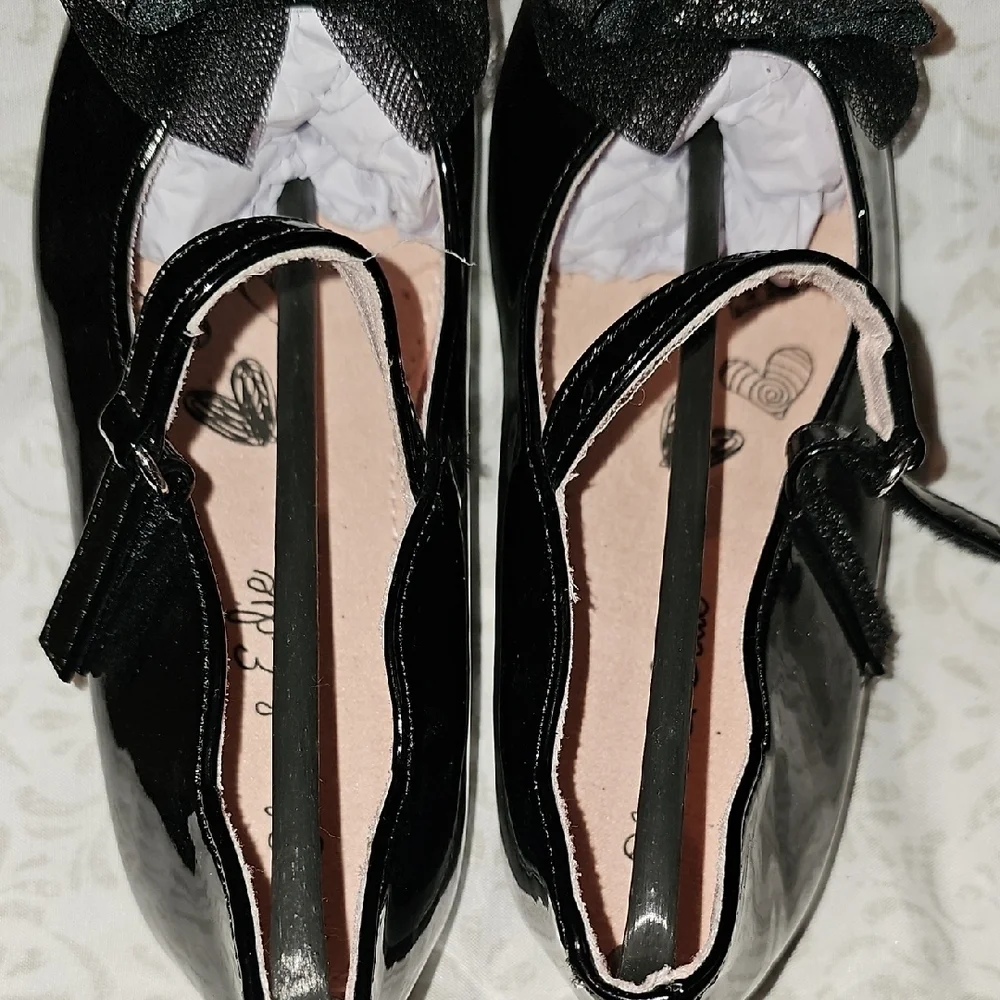 Olive & Edie Black Kids Shoes with Bow Size 10